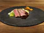 Grilliertes Teriyaki-Rindsentrecôte auf Gurken-Wasabi-Salat.jpg