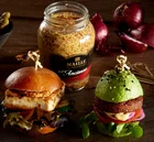 Burger mit Falafel und Avocado.jpg
